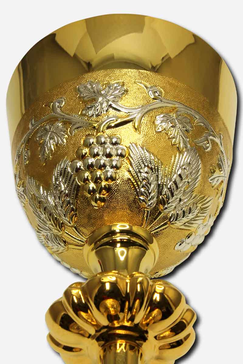 CHALICE WITH PATEN AND POUCH - - Image 2
