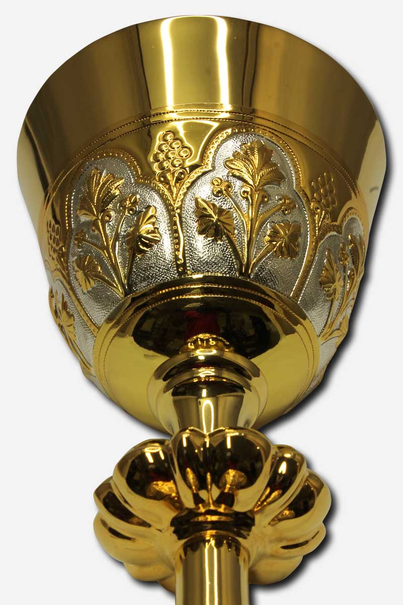 CHALICE WITH PATEN AND POUCH - - Image 2